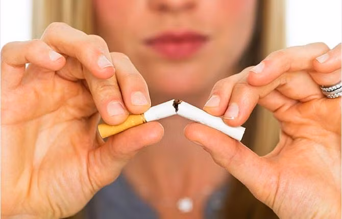 Tránh hút thuốc lá vì thói quen “phì phèo” này có thể dẫn đến việc phát triển bệnh viêm khớp dạng thấp. Ảnh: Campus.