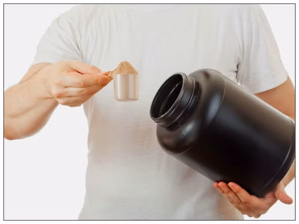 4. Sữa bột: Là thực phẩm chứa nhiều vitamin B12 và chủ yếu được sử dụng như là một chất bổ sung sức khỏe cho những người ham tập thể dục. Ảnh: Boldsky.