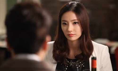 Bất ngờ, một ngày anh tìm đến để cầu xin mẹ con tôi tha thứ (Ảnh minh họa).