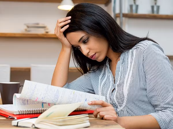 9. Cải thiện khả năng tập trung: Mật ong được cho là làm tăng chức năng não. Nó làm giảm căng thẳng và cũng làm tăng chức năng nhận thức và bộ nhớ của não. Sữa mật ong là một sự kết hợp mạnh mẽ để tăng sức mạnh của bộ nhớ và tăng cường khả năng tập trung. Ảnh: Boldsky.