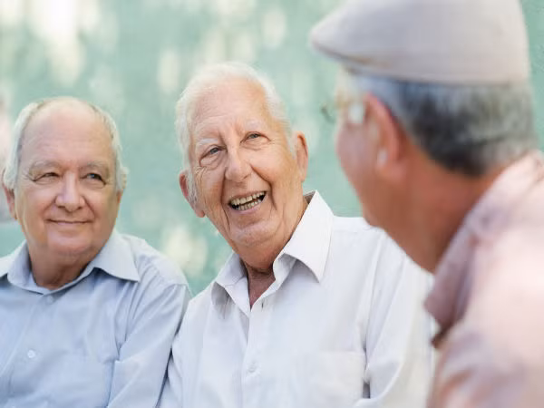 6. Ngăn ngừa lão hóa: Các chất chống oxy hóa mạnh mẽ có trong sữa và mật ong được cho là làm đảo ngược sự lão hóa bằng cách giảm các tác động của các gốc tự do trong cơ thể. Các gốc tự do làm tổn thương rất nhiều đến nội tạng khiến chúng ta già đi. Bằng cách đảo ngược tác dụng của chúng, sữa và mật ong sẽ khôi phục lại tính trẻ trung đối với cơ thể cả trong và ngoài. Ảnh: Boldsky.