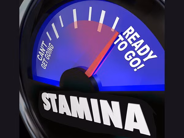 1. Tăng sức chịu đựng: Không có gì tốt hơn là uống một ly sữa mật ong để bắt đầu ngày mới. Các carbohydrate trong mật ong sẽ giúp bạn tăng cường năng lượng tức thời. Protein trong sữa sẽ tạo ra sức mạnh. Đồ uống này sẽ khiến bạn luôn dồi dào năng lượng suốt cả ngày. Nó là một thức uống tăng cường sức mạnh tuyệt vời cho cả trẻ em và người lớn. Ảnh: Boldsky.