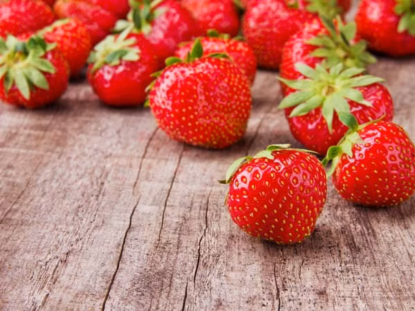 8. Dâu tây: Quả này có chỉ số glycemic thấp và được coi là thức ăn tốt để kiểm soát bệnh tiểu đường. Dâu tây cũng ít đường và giàu chất xơ. Ảnh: Boldsky.