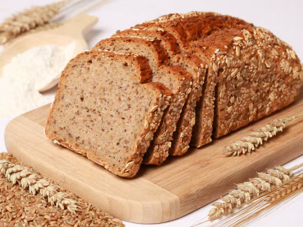 2. Bánh mì nguyên chất 100%: Bánh mì nguyên chất, giàu vitamin, khoáng chất và chất kiểm soát lượng đường trong máu được xem là tốt nhất cho người bị tiểu đường. Ảnh: Boldsky.