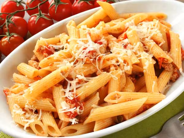 Mì ống: Một nghiên cứu nói rằng mì ống khi tiêu thụ cùng với bánh mì vào ban đêm có thể ảnh hưởng đến chất lượng giấc ngủ và những giấc mơ của bạn. Ảnh: Boldsky.