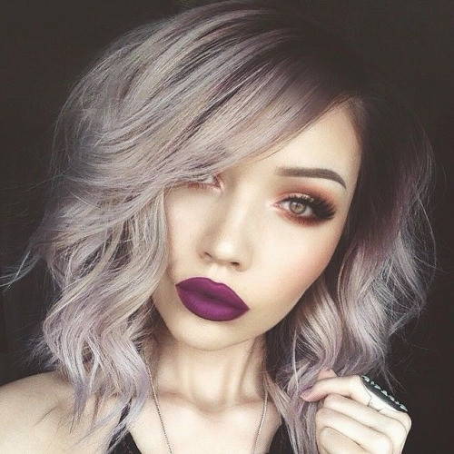 Tóc ngang vai tạo sóng khối tự nhiên, tạo cảm giác dày dặn nhưng cũng không kém phần cá tính. Kiểu tóc này được rất nhiều bạn trẻ yêu thích trong năm nay. Ảnh: Internet.