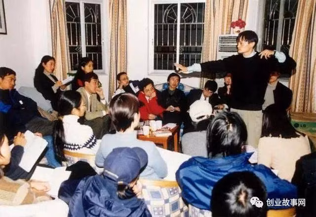 Dưới sự dẫn dắt kiên trì và tài tình của Jack Ma, Alibaba đã dần vươn mình trở thành “con rồng châu Á”, được nhiều cường quốc nể phục. Năm 2014, tập đoàn Alibaba chính thức xuất hiện trên sàn giao dịch chứng khoán New York. Năm 2016, Alibaba tuyên bố trở thành diễn đàn bán lẻ lớn nhất toàn cầu. Năm nay, tổng doanh thu của Alibaba đã đạt 158,27 tỷ NDT, giá trị thương mại của tập đoàn đạt 470 tỷ USD.