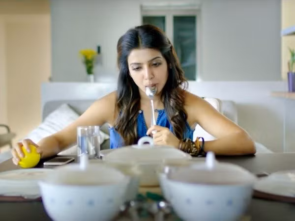 Năm mới, ai cũng muốn sở hữu một vóc dáng thon gọn. Tuy nhiên, việc nóng vội giảm cân lại khiến nhiều người mắc phải những lỗi ăn kiêng không tốt cho sức khỏe. Ảnh: Boldsky.