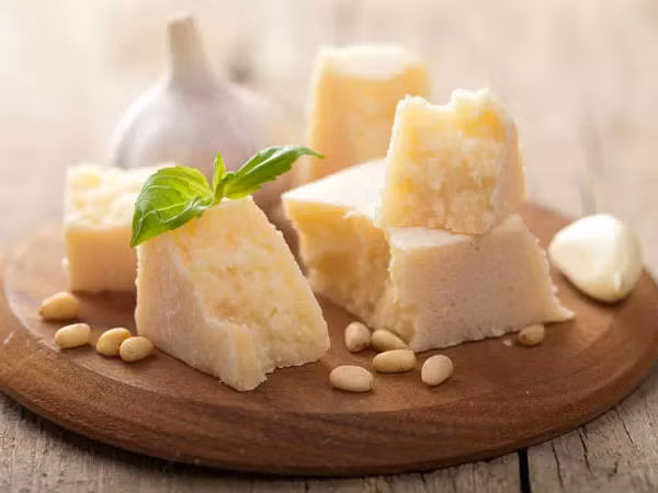 Ricotta là một loại phô mai kem phổ biến được sử dụng rộng rãi trong các món tráng miệng với nhiều loại trái cây ngọt. Ảnh: Boldsky.