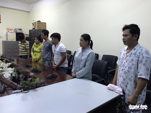 Manh moi pha an dot xe giam doc tu chiec dien thoai chay den-Hinh-2