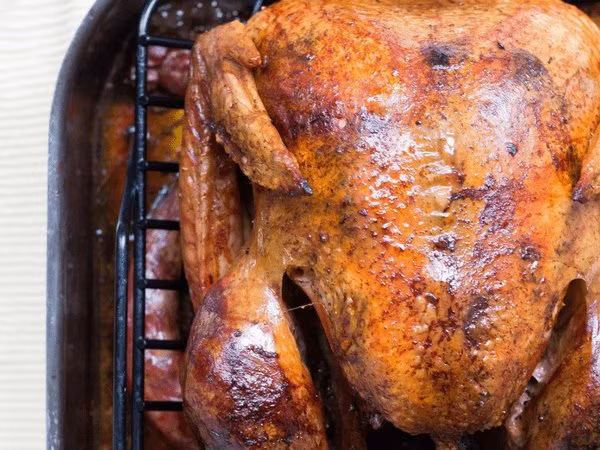 Protein là một nguồn năng lượng tuyệt vời để giúp chúng ta duy trì các hoạt động thể dục để giảm mỡ bụng. Protein bao gồm gà, trứng, phô mai...Ảnh: Boldsky.