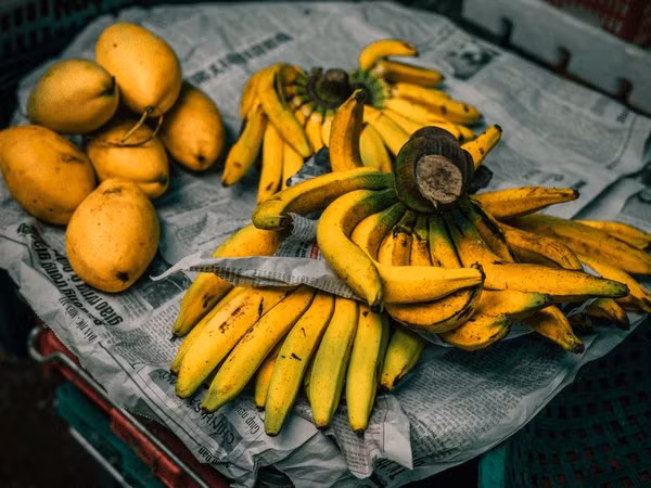 Các thực phẩm giàu chất kali như chuối, bơ, xoài ... có thể giúp bạn đạt được vòng bụng phẳng trong một khoảng thời gian rất ngắn. Ảnh: Boldsky.