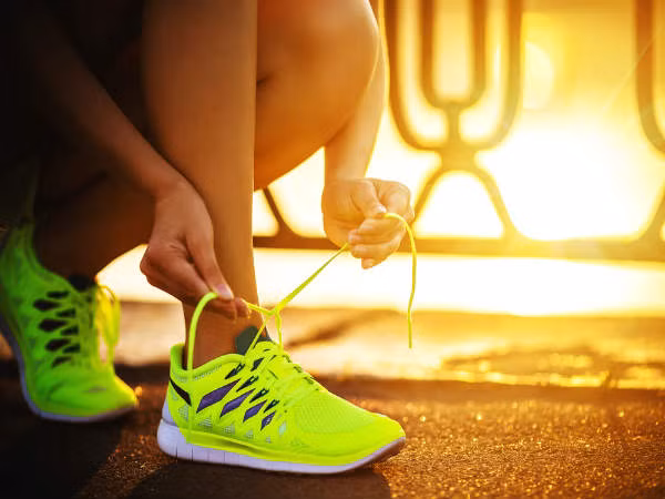 Tập thể dục cường độ cao: Các vận động viên tham gia vào các bài tập cường độ cao như chạy marathon cần phải bổ sung muối vào khẩu phần ăn. Việc tập luyện với cường độ cao có thể làm giảm lượng natri trong máu và có thể dẫn đến chóng mặt và ngất xỉu. Ảnh: Boldsky.