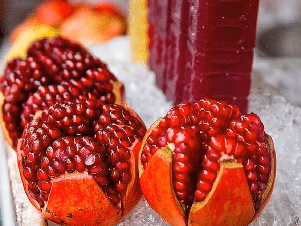 6. Nước lựu: Các chất chống oxy hoá, polyphenol và axit linolenic trong nước lựu đều giúp tăng cường sự trao đổi chất và đốt thêm mỡ. Ảnh: Boldsky.