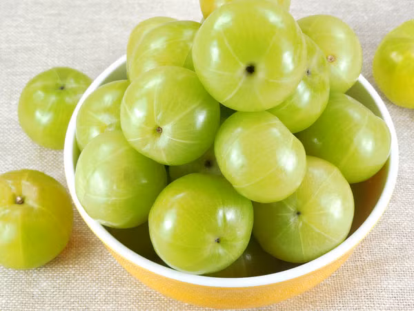 7. Nước quả Amla: Quả amla hay còn gọi là quả lý gai có nguồn gốc từ Ấn Độ. Uống nước amla khi dạ dày rỗng thúc đẩy quá trình giảm cân. Ảnh: Boldsky.