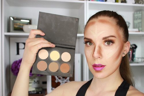 Trang điểm lớp khối đậm cũng là một kiểu trang điểm được yêu thích trong năm 2017 nhưng nó sẽ trở nên lỗi mốt và không hợp trong năm 2018. Ảnh: Internet.