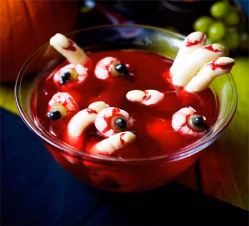 Món chè đặc biệt này thực sự là món ăn kinh dị có lẽ chỉ dành cho ngày Halloween. Ảnh: BBC.