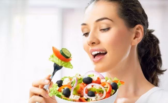 Dùng biotin thúc đẩy sự phát triển của móng tay và mái tóc của bạn và tạo điều kiện để tái tạo da. Ảnh: Internet.