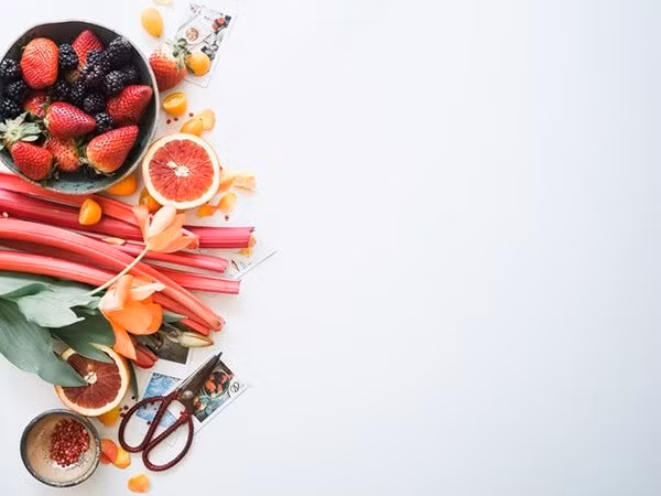 Nếu bạn muốn có đôi chân gầy mà không tập thể dục, bạn phải tuân theo chế độ ăn kiêng để giảm những chất béo thừa. Ảnh: Boldsky.