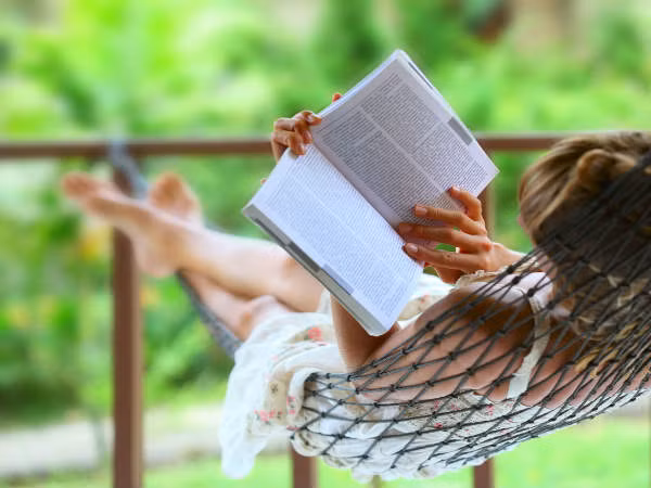 Tham gia một hoạt động mới: Hãy phát triển sở thích riêng hoặc tham gia một hoạt động mới để làm giảm cơn thèm hút thuốc của bạn. Đi đến phòng tập thể dục, chạy bộ, đọc sách, đi chơi với bạn bè không hút thuốc... là một số điều bạn có thể xem xét. Ảnh: Boldsky.