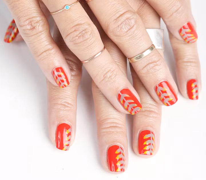 Đây là một trong những kiểu sơn móng độc đáo nhất Thu Đông năm nay. Ảnh: Womansday.