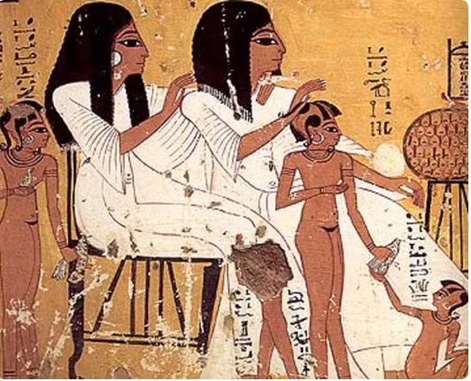  Phụ nữ cổ đại ở Ai Cập có quyền thừa kế ngai vàng như nhau. Ở Ai Cập cổ đại, quyền của nam giới và phụ nữ gần như bằng nhau nên con gái cũng có thể thừa kế ngai vàng. Ảnh: Internet.
