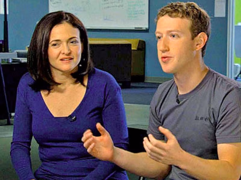 Đầu năm 2008, Zuckerberg đã thuyết phục CEO Google Sheryl Sandberg về làm việc cho Facebook.