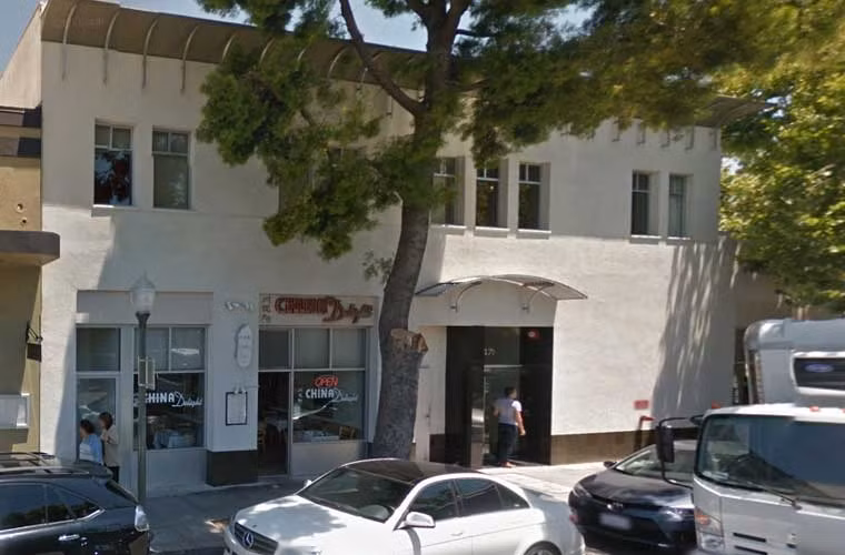 Đây là trụ sở Facebook ở Palo Alto hồi những ngày đầu mới thành lập.