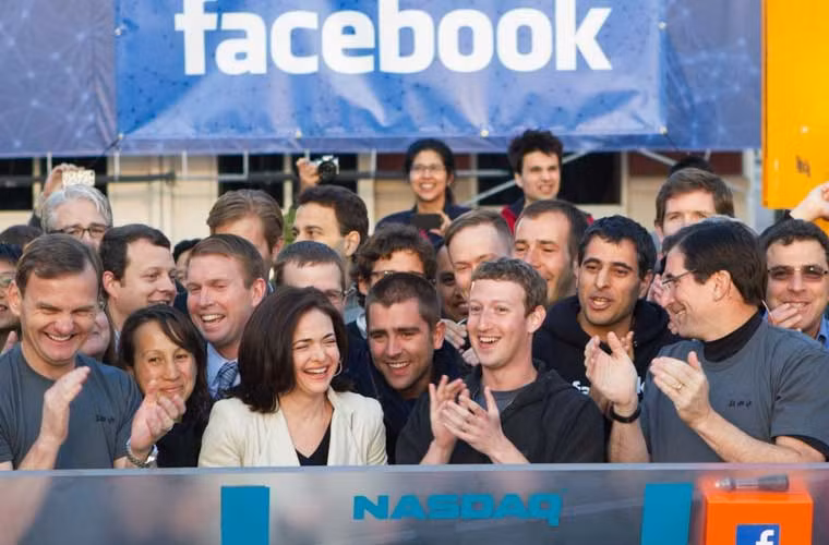 Facebook lập kỷ lục với lần phát hành cổ phiếu ra công chúng lần đầu (IPO) lịch sử vào ngày 18/5/2012 với 5 tỷ USD.