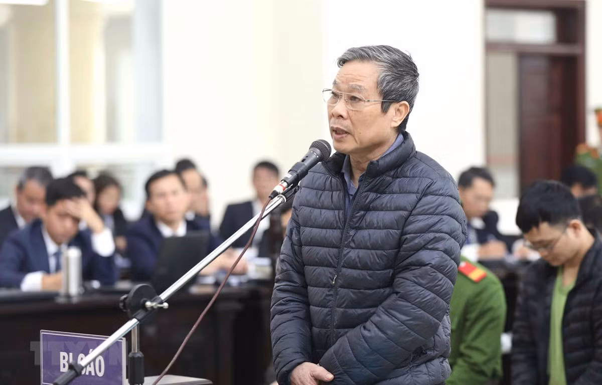Cuối tháng 12/2019, cựu Bộ trưởng Bộ Thông tin và truyền thông (TT&amp;TT) Nguyễn Bắc Son bị đại diện Viện Kiểm sát đề nghị tuyên án tử hình về tội "Nhận hối lộ" trong vụ Tổng công ty Viễn thông MobiFone (viết tắt là MobiFone) mua 95% cổ phần của Công ty CP nghe nhìn Toàn Cầu (AVG). (Ảnh: TTXVN) 