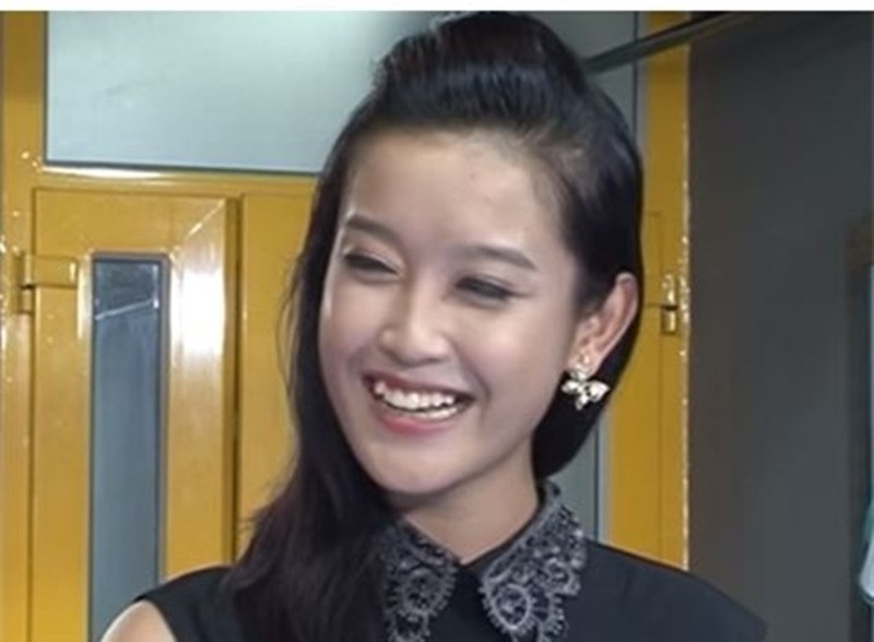 Hàm răng khểnh là thương hiệu của Huyền My. Ảnh: Dân Việt.