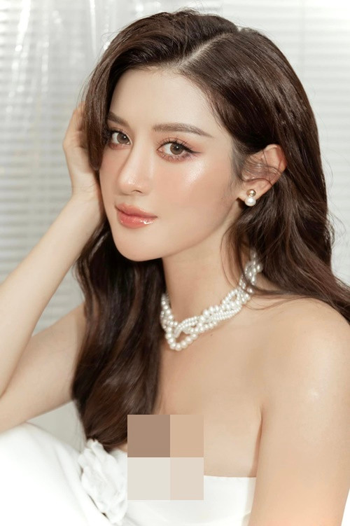 Nàng hậu khéo giữ thân hình gợi cảm với 3 vòng hoàn hảo. Ảnh: FBNV.