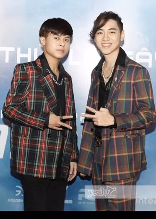 Tháng 9/2020, Ai mang cô đơn đi của K-ICM và APJ bị tố đạo nhạc Hàn. Theo nhiều cư dân mạng, đoạn điệp khúc của Ai mang cô đơn đi có giai điệu giống một đoạn nhạc trong Cheer up của nữ ca sĩ Hàn Quốc Hong Jin Young. Nhanh chóng, K-ICM lên tiếng phủ nhận đạo nhạc. Ảnh: Yeah1