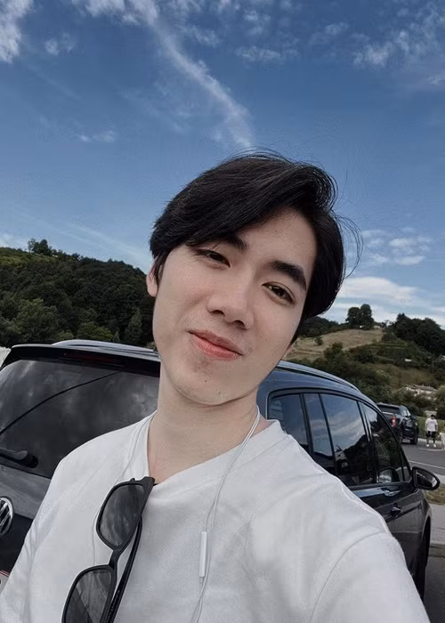 Tháng 5/2020, khi K-ICM trò chuyện với khán giả, antifan bình luận ác ý, xúc phạm anh và mẹ nuôi kiêm quản lý đang nằm trên giường bệnh. Nhanh chóng, phía công ty quản lý của K-ICM tổng hợp tất cả chứng cứ để khởi kiện một số người lợi dụng hình ảnh và lùm xùm của anh để trục lợi cá nhân. Ảnh: FBNV.