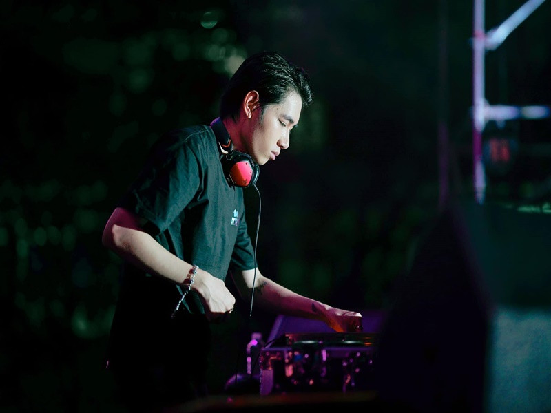 Sau khi rời công ty cũ, Khánh bén duyên với vai trò giám đốc âm nhạc, phụ trách âm nhạc cho các sự kiện lớn. Ảnh: FBNV.