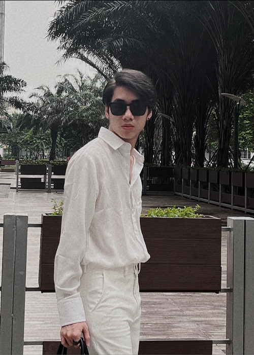 Hơn 1 năm trước, K-ICM rời công ty quản lý cũ và hoạt động độc lập. Nam ca sĩ đổi nghệ danh thành Khánh. Trong cuộc phỏng vấn với Dân Trí, Khánh cho biết, những tháng đầu rời công ty, anh như rơi vào khủng hoảng, bởi bản thân đã gắn bó với công ty cũ khá lâu. Ảnh: FBNV.