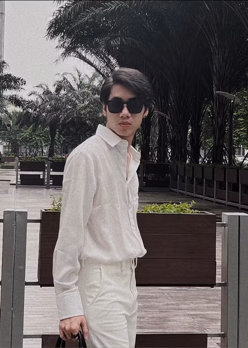 Hơn 1 năm trước, K-ICM rời công ty quản lý cũ và hoạt động độc lập. Nam ca sĩ đổi nghệ danh thành Khánh. Trong cuộc phỏng vấn với Dân Trí, Khánh cho biết, những tháng đầu rời công ty, anh như rơi vào khủng hoảng, bởi bản thân đã gắn bó với công ty cũ khá lâu. Ảnh: FBNV.