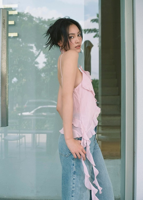 Ninh Dương Lan Ngọc khoe ảnh dạo phố.