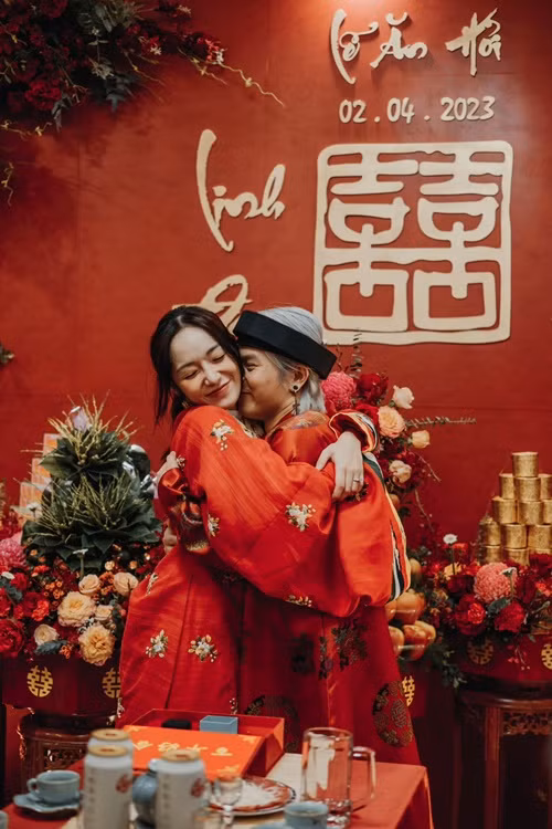 Vợ chồng Seachains tổ chức lễ ăn hỏi vào tháng 4/2023. Ảnh: FBNV.