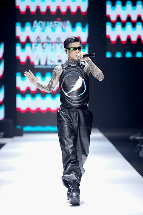 Sau Rap Việt, Dế Choắt phát hành các sản phẩm âm nhạc Sài Gòn lâu phai, Đêm ghé tìm cô đơn, Cô Vy đi xa. Các dự án này không thực sự bùng nổ như nhiều khán giả kỳ vọng. Ảnh: FBNV.