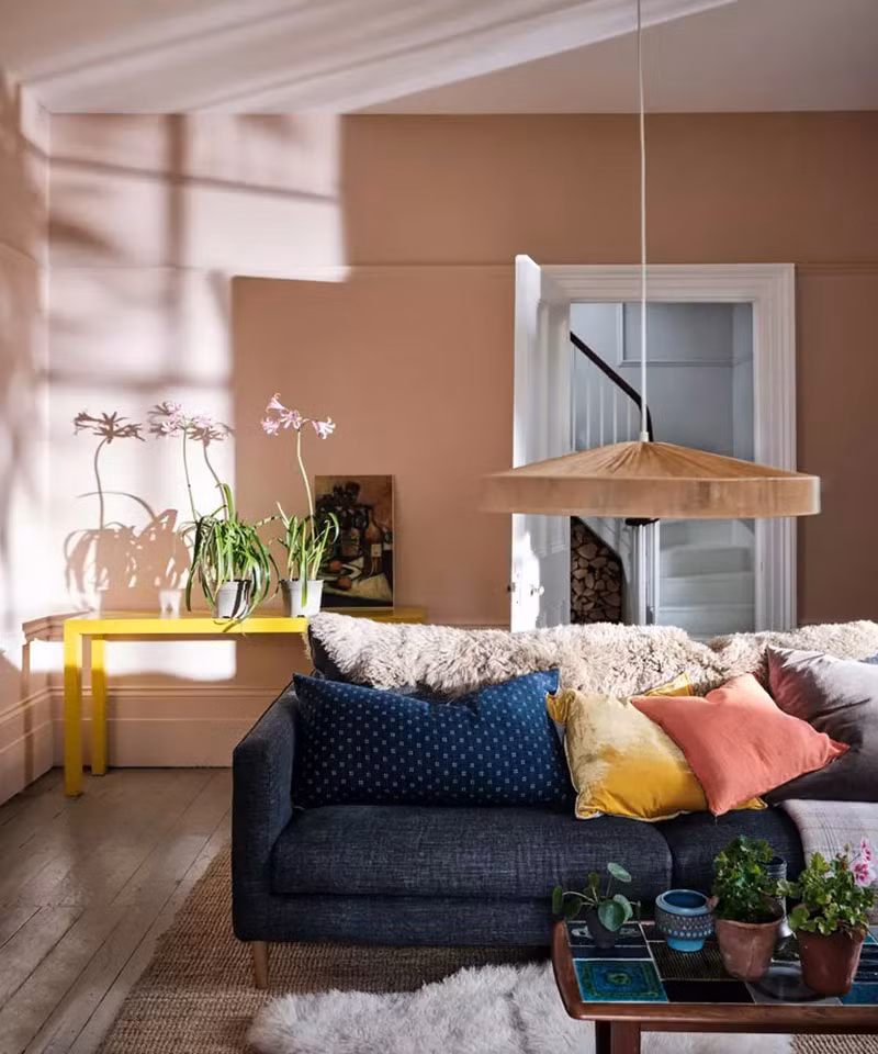 5. Bạn có biết rằn gam màu pastel rất thích hợp để sử dụng cho những căn phòng khách nhỏ hoặc có nguồn ánh sáng tự nhiên hạn chế. Chính sự tươi sáng của gam màu pastel là yếu tố tạo ra sự thay đổi về không gian cho những căn phòng khách nhỏ.