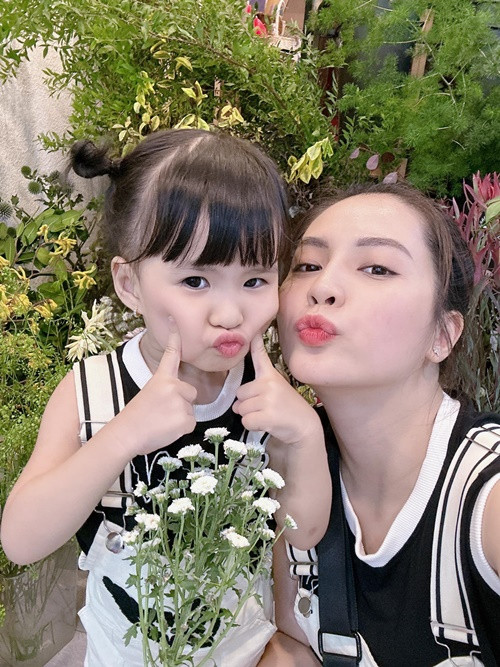 Trong khi MV mới của Jack gây ồn ào, Thiên An và bé Sol lại nhận được rất nhiều sự yêu mến, quan tâm của khán giả. Ảnh: FBNV.