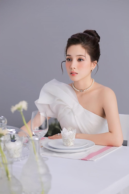 Bà mẹ một con cho biết thêm, phía gia đình Jack đã ngưng chu cấp cho con gái 8 tháng qua, cũng như không hề có chuyện mẹ của Jack chu cấp 5 triệu, Jack chu cấp 10 - 15 triệu như tin đồn. Trước những tin đồn thất thiệt, Thiên An nhờ pháp luật bảo vệ. Ảnh: FBNV.