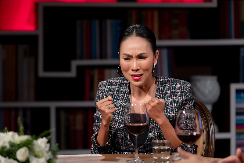 Khánh Ngọc từng có suy nghĩ tự tử nhưng vì con, cô phải gắng gượng. Để lấy lại giọng hát và tinh thần, cô tập thể dục và học thanh nhạc. Ảnh: Thể Thao Văn Hóa.