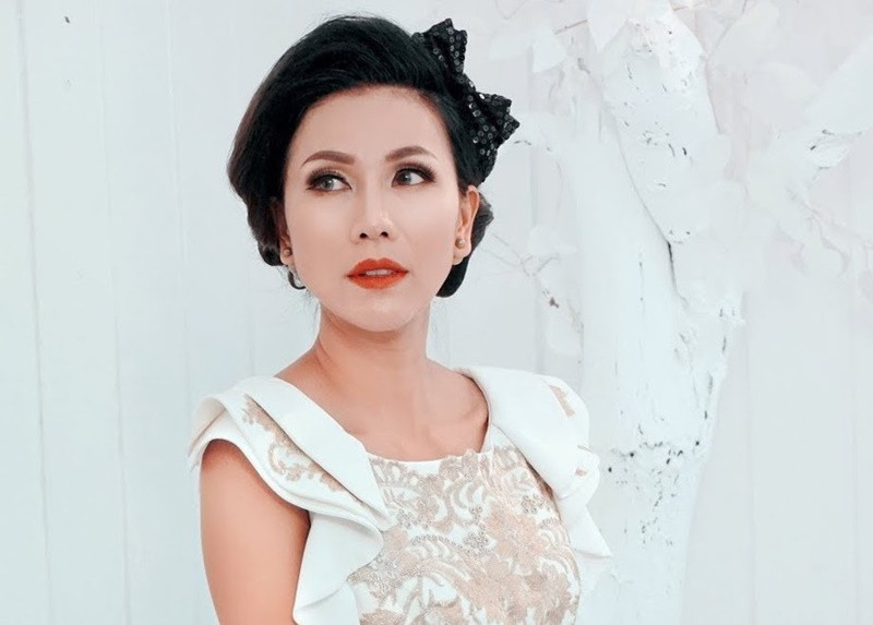 Không chỉ Thu Minh mất giọng, nhiều ca sĩ cũng rơi vào trường hợp tương tự. Khánh Ngọc là một trong số đó. Nữ ca sĩ kể, sau khi sinh con, cô rơi vào quãng thời gian khủng hoảng, suy sụp nhất. Cô làm thủ tục ly hôn khi con mới một tháng tuổi. Bên cạnh đó, cột hơi của Khánh Ngọc bị ảnh hưởng do sức khỏe gặp vấn đề. Ảnh: Tiền Phong.