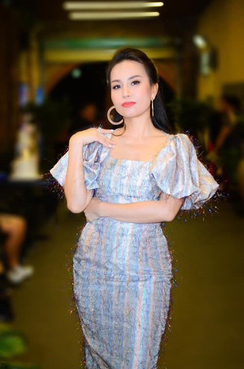 Cẩm Ly bị viêm xoang nhưng suốt nhiều năm cô chỉ uống thuốc cầm chừng. Cuối năm 2017, bệnh tình trở nặng khiến nữ ca sĩ suy sụp. Cẩm Ly mất giọng hát, ngay cả nói chuyện cũng khó khăn hơn bình thường. Ảnh: FBNV.