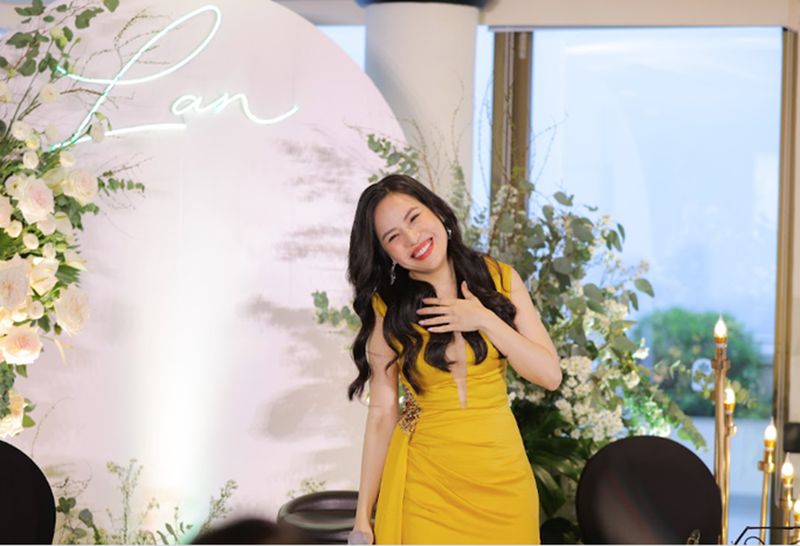 Mất 3-4 năm sau, Phan Thu Lan mới hồi phục được giọng hát nhờ vào phác đồ điều trị và sự kiên trì tập luyện. Ảnh: Người Lao Động.