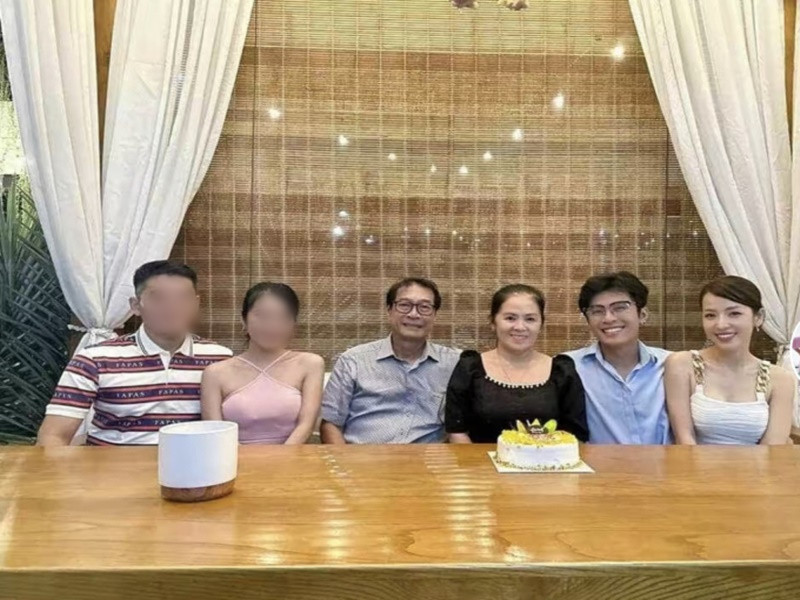 Hậu công khai chuyện tình cảm, cặp đôi xuất hiện tình tứ trong tiệc sinh nhật của mẹ Gin Tuấn Kiệt. Ảnh: Phụ Nữ Mới.