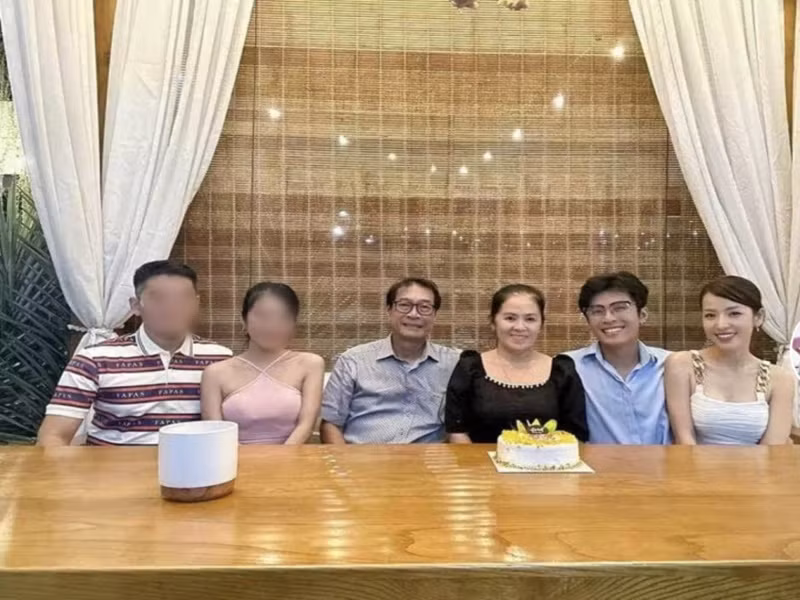 Hậu công khai chuyện tình cảm, cặp đôi xuất hiện tình tứ trong tiệc sinh nhật của mẹ Gin Tuấn Kiệt. Ảnh: Phụ Nữ Mới.