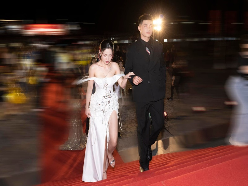 Puka được bạn trai kém 4 tuổi cầu hôn cách đây ít tháng. Ảnh: FBNV.